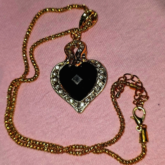 A GORGEOUS Heart Necklace! Stunning! - Picture 3 of 9